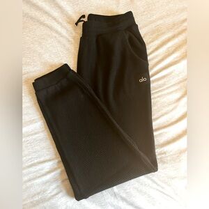 ⭐️ NEW - Alo Yoga Waffle Weekend Escape Jogger